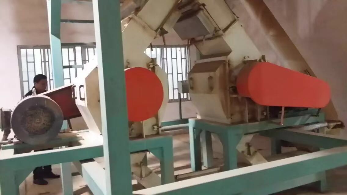 曲塊粉碎機(jī)